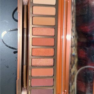 Urban Decay Warm Peach & Terracotta Eyeshadow Palette